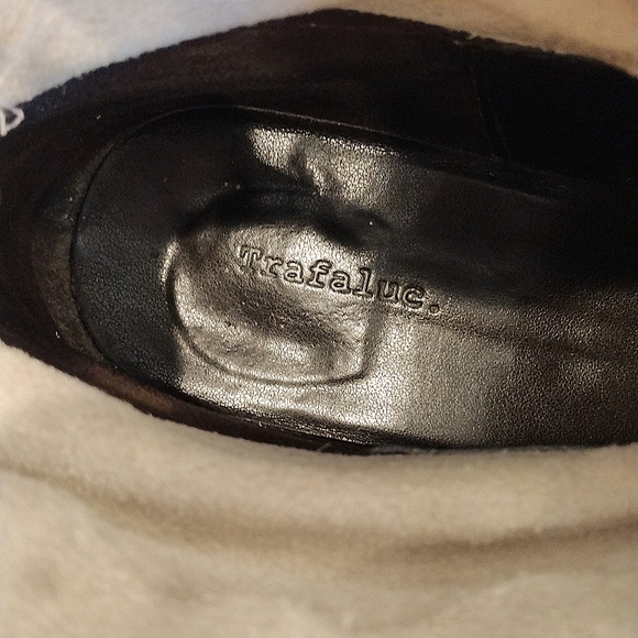 Trafaluc Suede and Snake skin embossed booties in size 7M. Cream colored - Picture 4 of 8